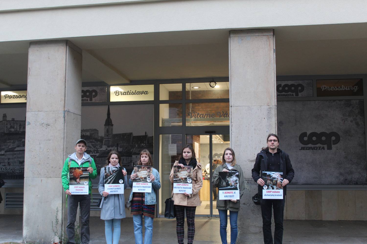 Piket - COOP Jednota v Bratislave, 8.10.2019. FOTO - Humánny pokrok (7)