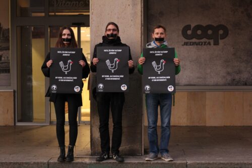 Protest pred COOP Jednota v Bratislave